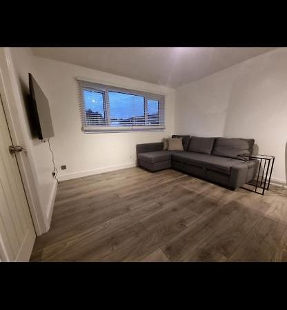 Modern 2 Bed Apartment & Free Parking Кентербері Екстер'єр фото