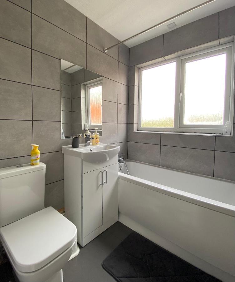 Modern 2 Bed Apartment & Free Parking Кентербері Екстер'єр фото