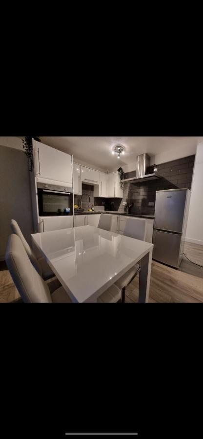 Modern 2 Bed Apartment & Free Parking Кентербері Екстер'єр фото