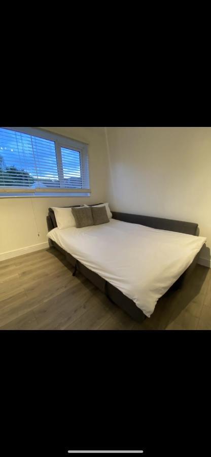 Modern 2 Bed Apartment & Free Parking Кентербері Екстер'єр фото
