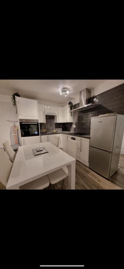 Modern 2 Bed Apartment & Free Parking Кентербері Екстер'єр фото